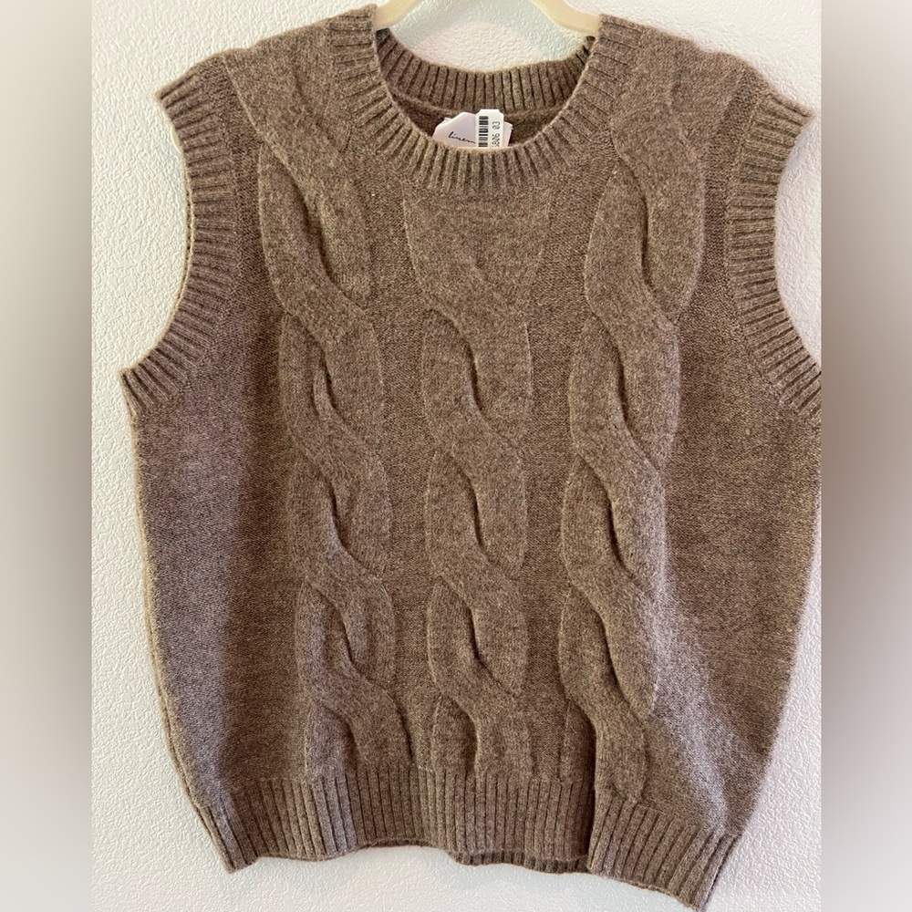 Line and Dot Cable Sweater Vest